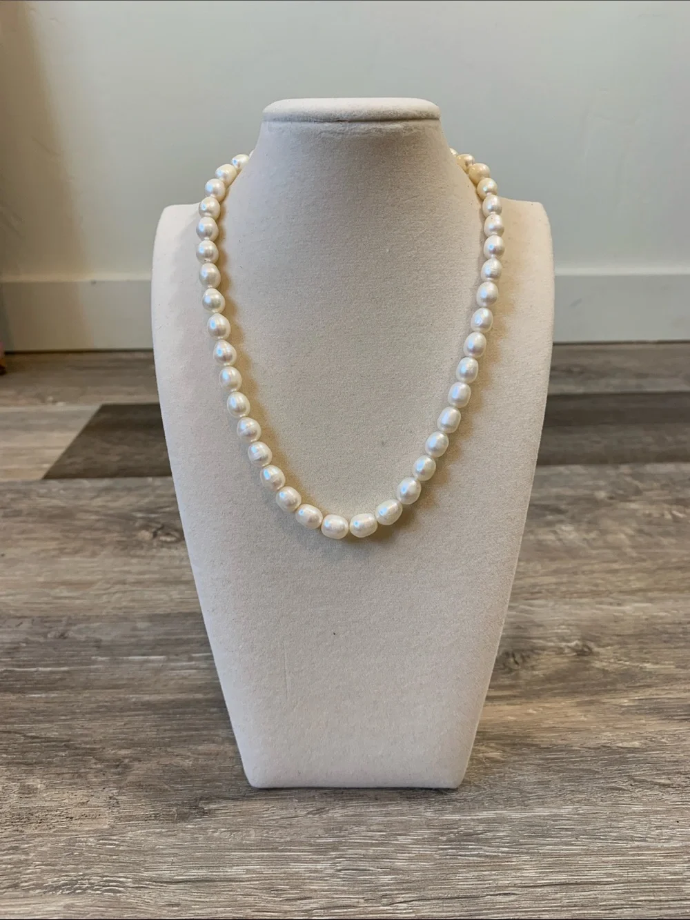 Vintage Classic White Faux Pearl Necklace - Elegant Women's Jewelry